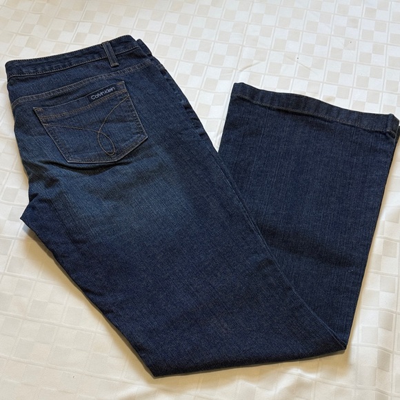 Calvin Klein Women’s Skinny Flare Jeans Size 32/14 - Picture 1 of 5